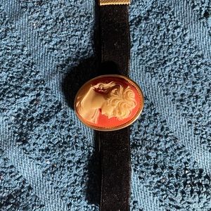 I have a listing of vintage jewelry $20 each. Please specify which item you want